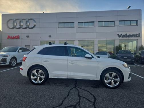 2022 Audi Q5 S line Premium Plus