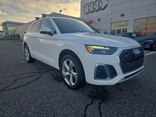 2022 Audi Q5 S line Premium Plus