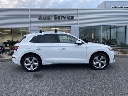 2022 Audi Q5 S line Premium Plus