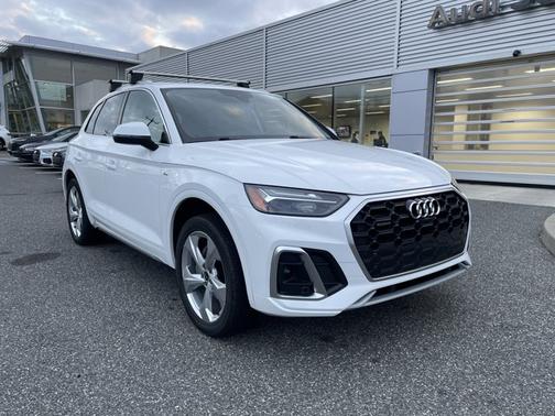 2022 Audi Q5 S line Premium Plus