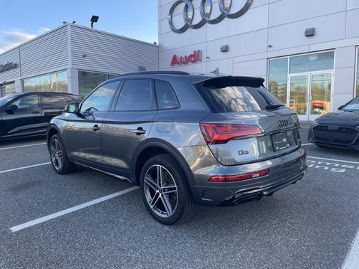 Daytona Gray Pearl Effect 2025 Audi Q5 S line Premium Plus