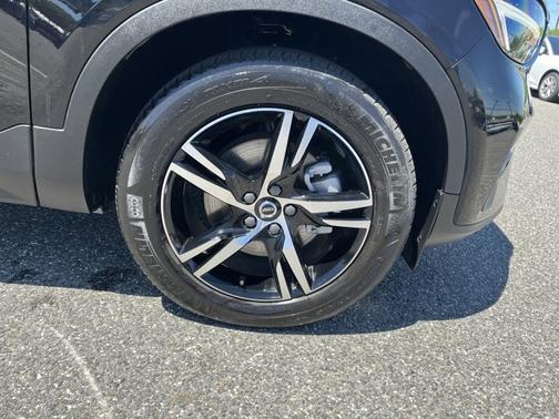 2025 Volvo XC40 Core Bright Theme