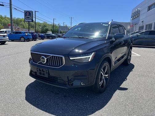 2025 Volvo XC40 Core Bright Theme