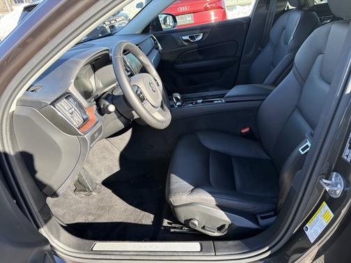 2025 Volvo V60 Cross Country Plus