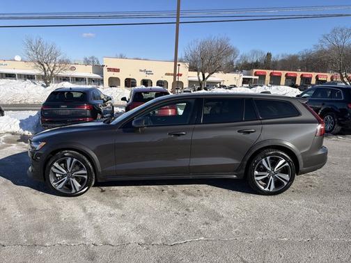 2025 Volvo V60 Cross Country Plus