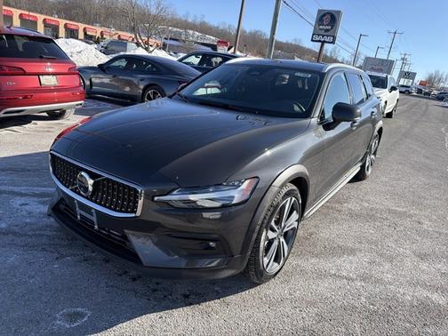 2025 Volvo V60 Cross Country Plus