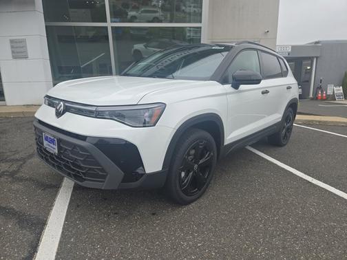 2025 Volkswagen Taos SE Black