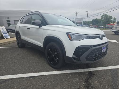 2025 Volkswagen Taos SE Black
