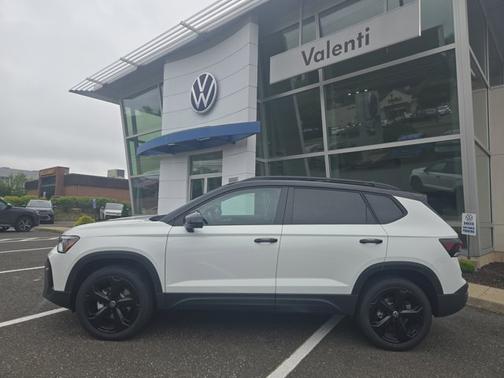 2025 Volkswagen Taos SE Black