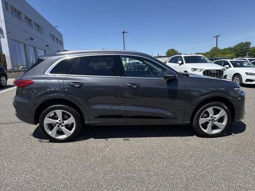 TAMBORA GRAY 2025 Audi Q5 Premium Plus