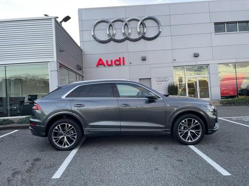 2023 Audi Q8 Premium Plus