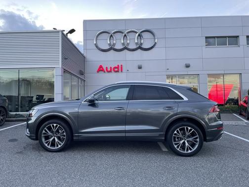 2023 Audi Q8 Premium Plus