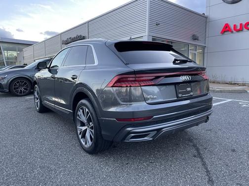 2023 Audi Q8 Premium Plus