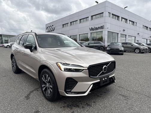 2025 Volvo XC60 Core