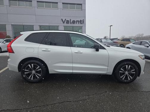 2025 Volvo XC60 Core