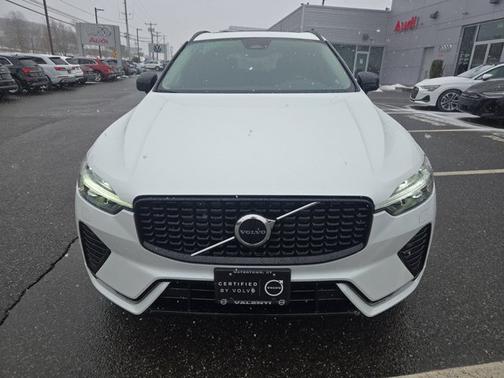 2025 Volvo XC60 Core