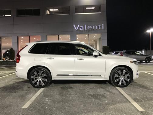 Photo 3 of 32 of 2020 Volvo XC90 T6 Inscription