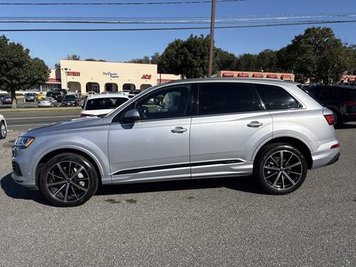 2022 Audi Q7 Premium Plus