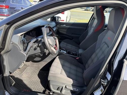 2024 Volkswagen Golf GTI SE