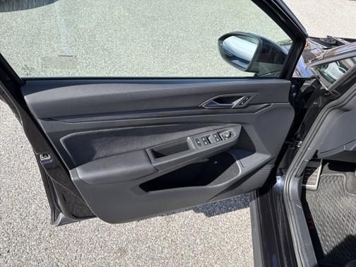 2024 Volkswagen Golf GTI SE