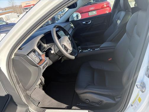 2025 Volvo V60 Cross Country Plus