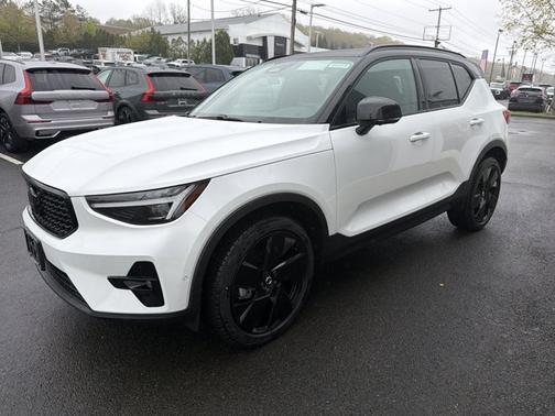 Crystal White 2026 Volvo XC40 Ultra Black Edition
