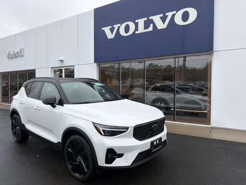Crystal White 2026 Volvo XC40 Ultra Black Edition