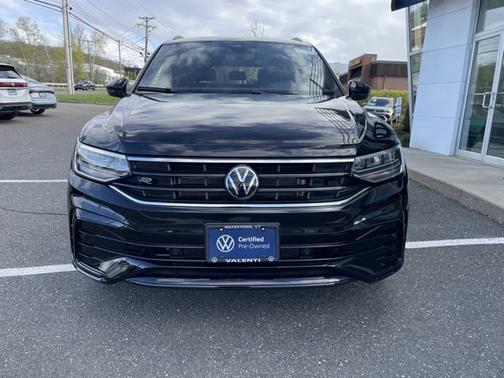 Deep Black Pearl 2024 Volkswagen Tiguan SE R-Line Black