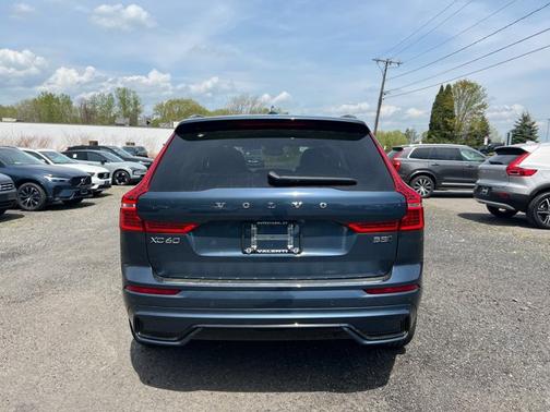 2025 Volvo XC60 Plus