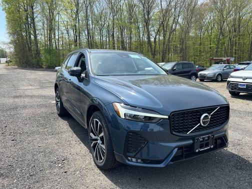 2025 Volvo XC60 Plus