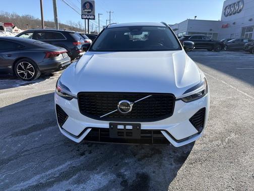 2025 Volvo XC60 Core