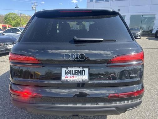 Mythos Black Metallic 2026 Audi Q7 Premium