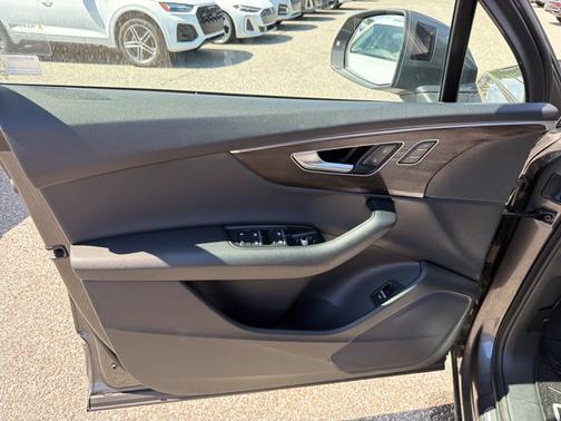SAMURAI GRAY 2023 Audi Q7 Premium