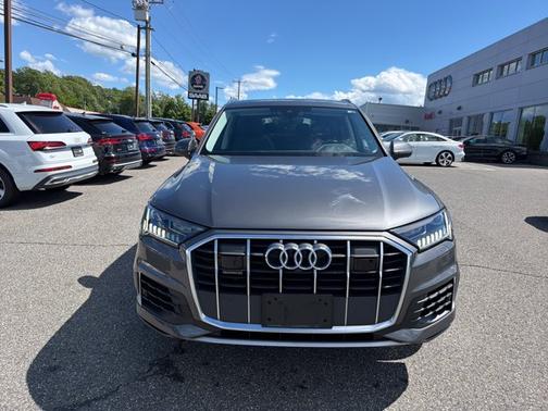 SAMURAI GRAY 2023 Audi Q7 Premium