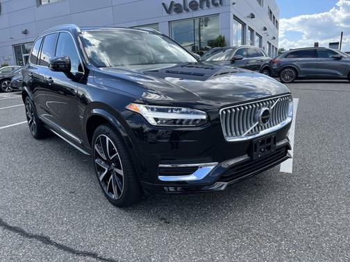 2024 Volvo XC90 Plus Bright Theme