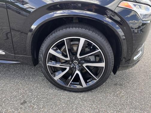 2024 Volvo XC90 Plus Bright Theme