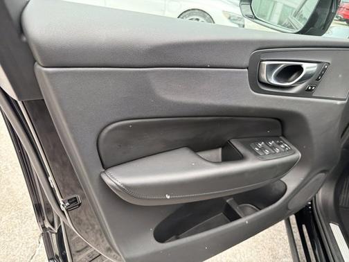 2025 Volvo XC60 Core