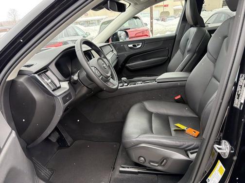 2025 Volvo XC60 Core