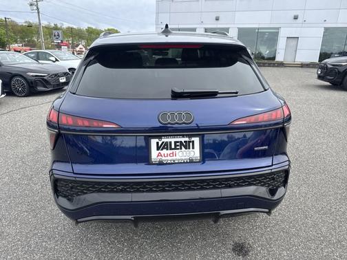 Navarra Blue Metallic 2026 Audi Q3 S line