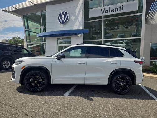 2025 Volkswagen Tiguan SE R-Line Black