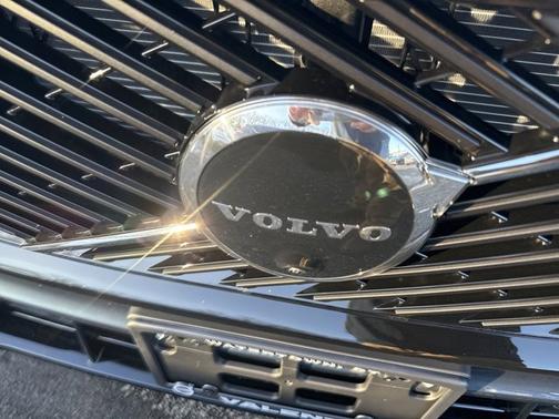 2026 Volvo XC60 Plus