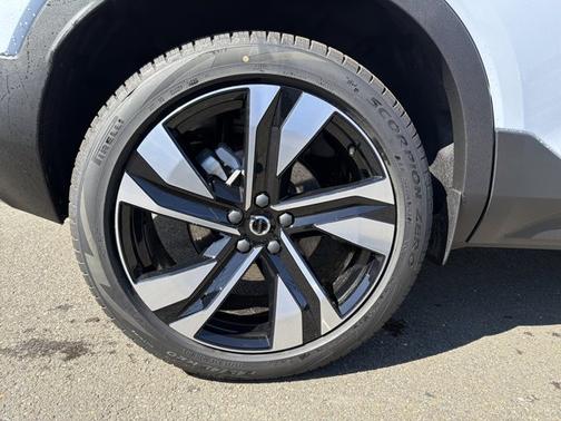 Cloud Blue 2026 Volvo XC40 Plus