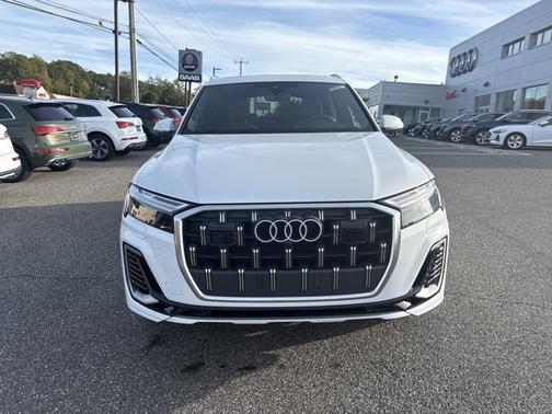 2025 Audi Q7 Premium Plus