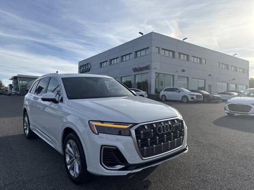 2025 Audi Q7 Premium Plus