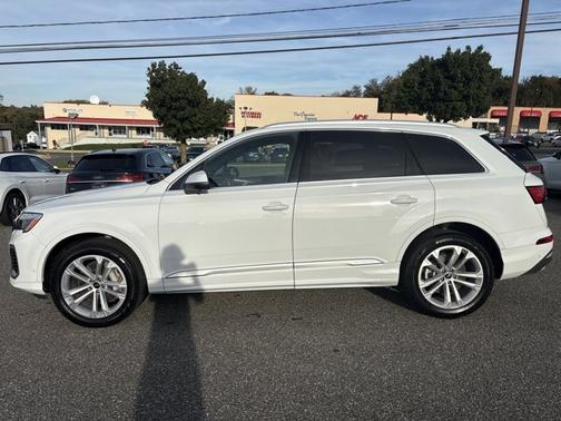 2025 Audi Q7 Premium Plus