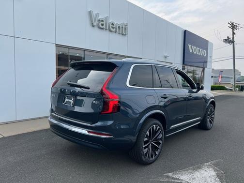 2025 Volvo XC90 Plus