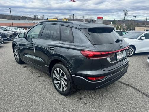 2025 Audi Q6 e-tron Premium Plus