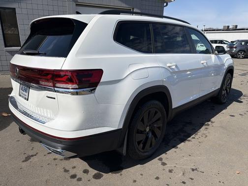Opal White Pearl 2026 Volkswagen Atlas 2.0T SE w/Technology