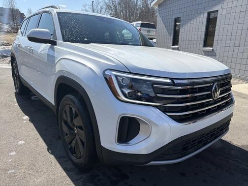 Opal White Pearl 2026 Volkswagen Atlas 2.0T SE w/Technology