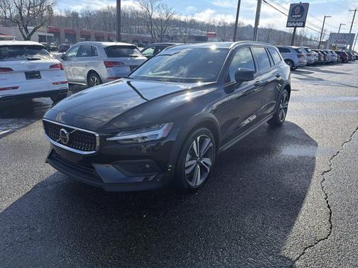 2025 Volvo V60 Cross Country Plus